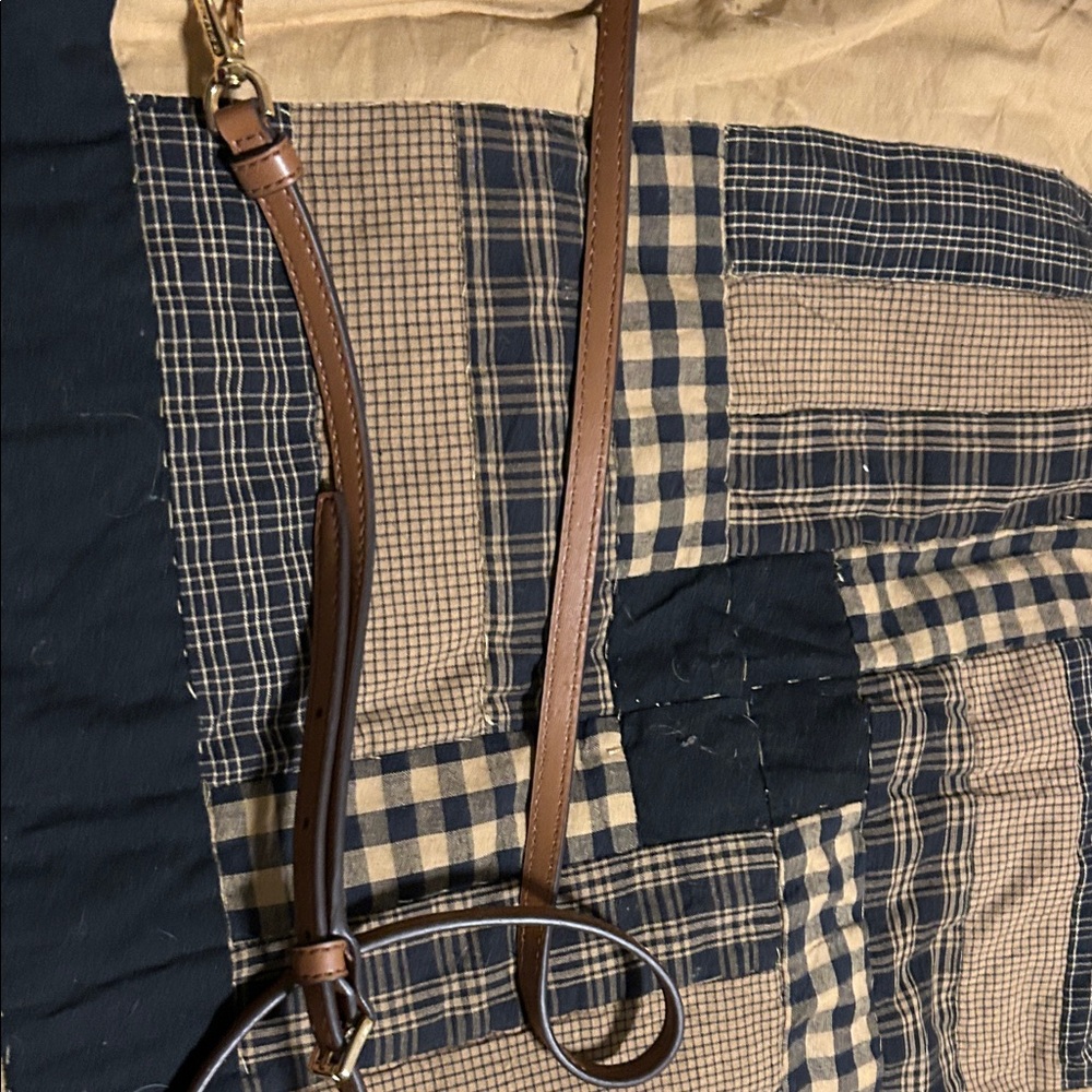 Michael Kors Elegant Brown and Tan Shoulder Bag - Picture 3 of 3
